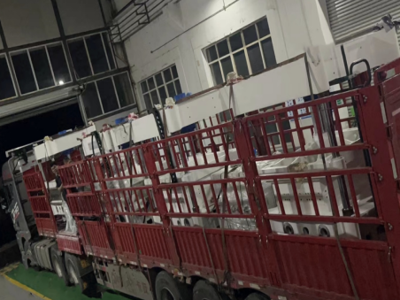 设备发货忙不停 ， 全力以赴为客户！